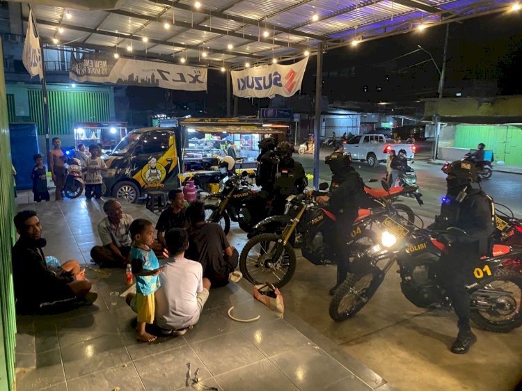 Patroli Akhir Pekan, Tim Perintis Samapta Polres Belu Bubarkan Remaja yang Nongkrong hingga Larut Malam
