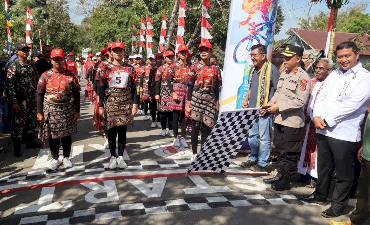Bersama Bupati dan Forkopimda, Wakapolres Belu Lepas Peserta Gerak Jalan Kemerdekaan 8 KM Sambut HUT RI ke 80