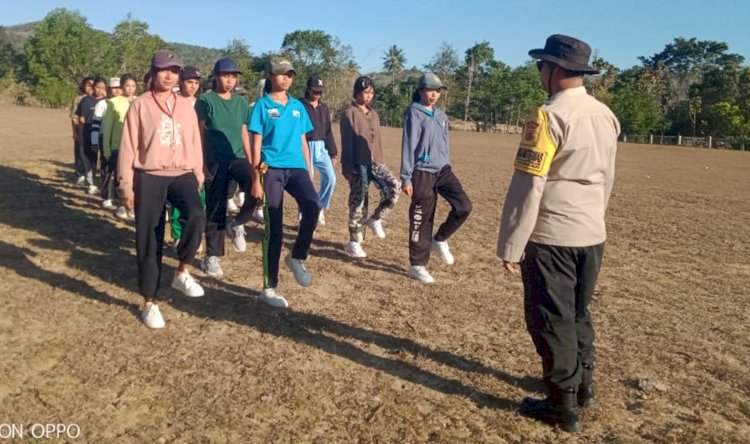 Di Latih Bhabinkamtibmas Polres Belu, Tim Putri Desa Lawalutolus Siap Ikut Lomba Gerak Jalan Tingkat Kecamatan Sambut HUT RI ke 80