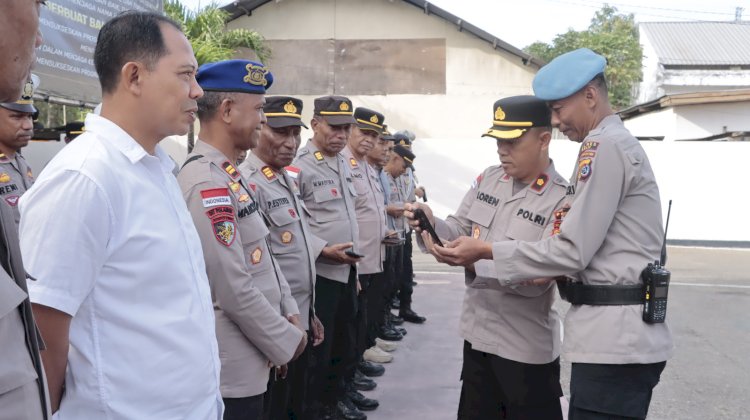 Uji Disiplin Sekaligus Cegah Praktik Judol , Wakapolres Belu Didampingi Propam Cek Sikap Tampang Hingga Ponsel Milik Anggota