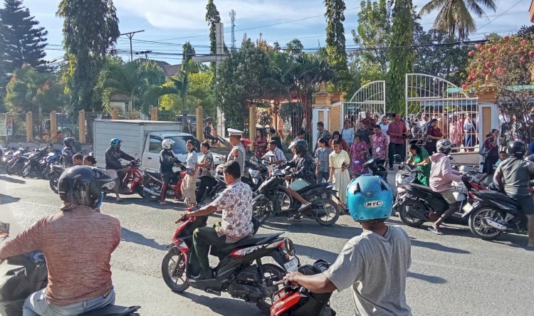 Jamin Keamanan Sekaligus Cegah Laka Lantas, Satuan Lalu Lintas Polres Belu Atur Lalu Lintas di Gereja Saat Ibadah Minggu