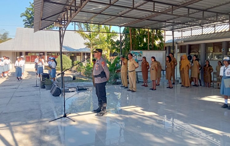 Peduli Masa Depan Generasi Muda, Kapolsek Tasbar, IPDA Makxi Ninu Ajak Ratusan Pelajar SMAN 1 Tasifeto Barat Jauhi Kenakalan Remaja dan Patuhi Aturan Lalu Lintas