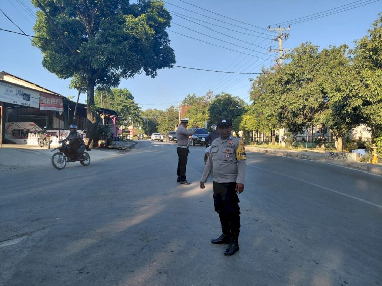 Beri Pelayanan Prima untuk Masyarakat, Kapolres Belu Kerahkan Ratusan Personel Rutin Atur Lalu Lintas di Pagi Hari