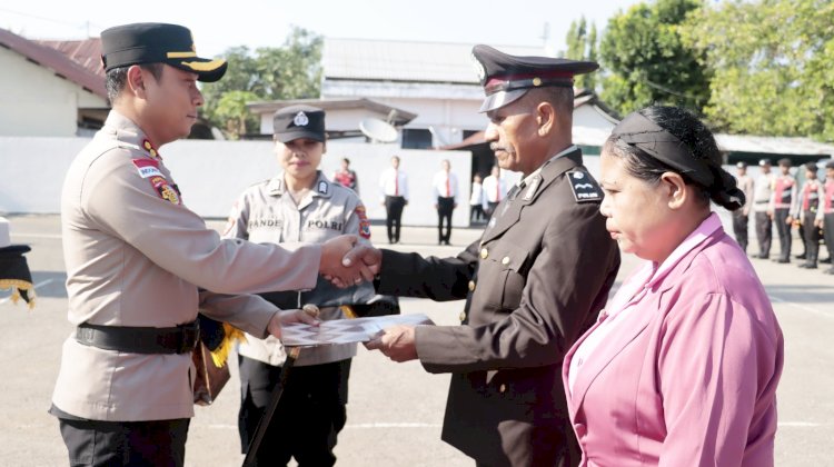 Wujud Penghargaan, Kapolres Belu Pimpin Wisuda Purna Bakti Aipda Purnawirawan Marciano Alves