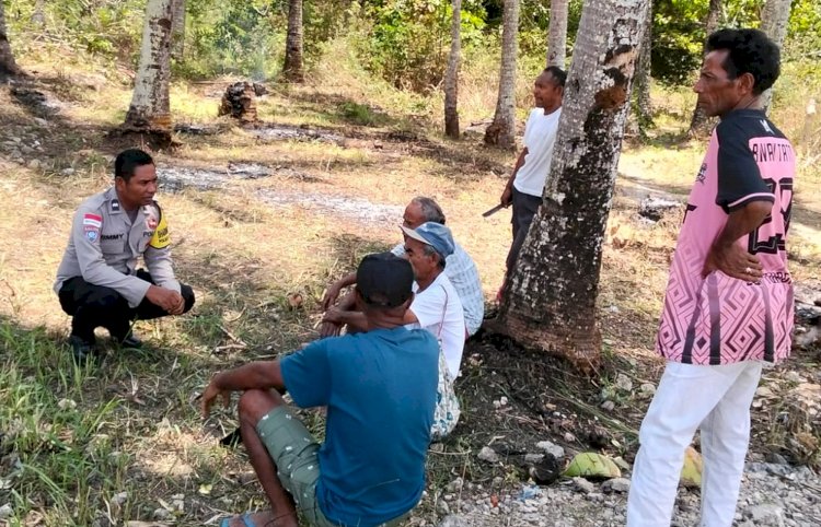 Duduk Bersama Jalin Keakraban, Bhabinkamtibmas Polres Belu Ajak Warga Jaga Kamtibmas dan Waspadai Bencana Alam