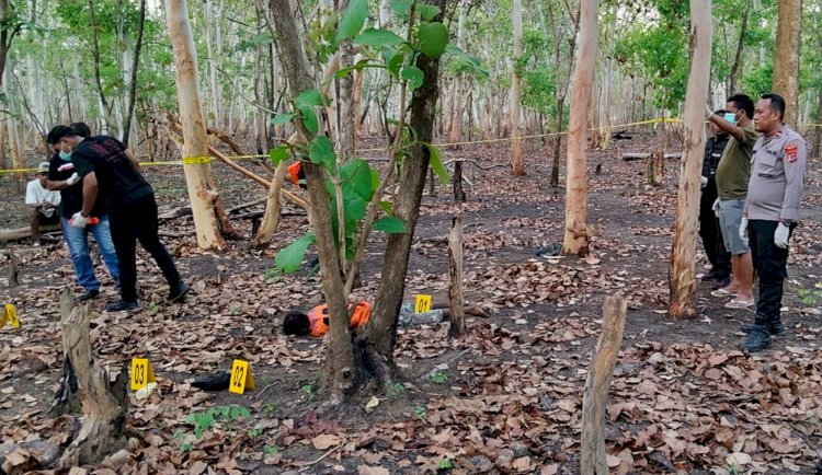 Unit Identifikasi Polres Belu bersama Polsek Tasifeto Timur Olah TKP Penemuan Mayat di Hutan Raibasin