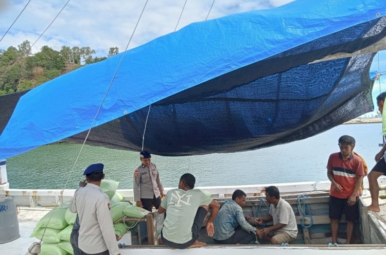 Stop Melaut Bila Cuaca sedang Buruk, Imbau Personel Sat Polairud Polres Belu ke Nelayan Atapupu