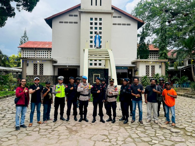 Jamin Keamanan Saat Misa Malam Natal 2025, Polres Belu Dampingi Tim Gegana Brimob Lakukan Sterilisasi di Gereja