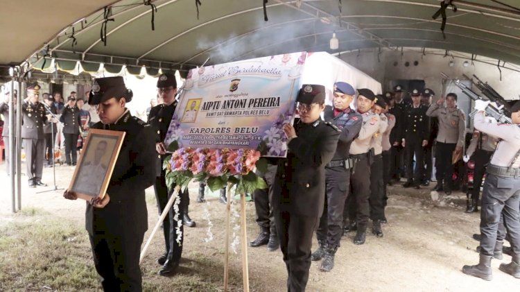 Lewat Upacara Kedinasan, Kapolres Belu Beserta Staf dan Bhayangkari Beri Penghormatan Terakhir untuk Almarhum AIPTU Antoni Pereira