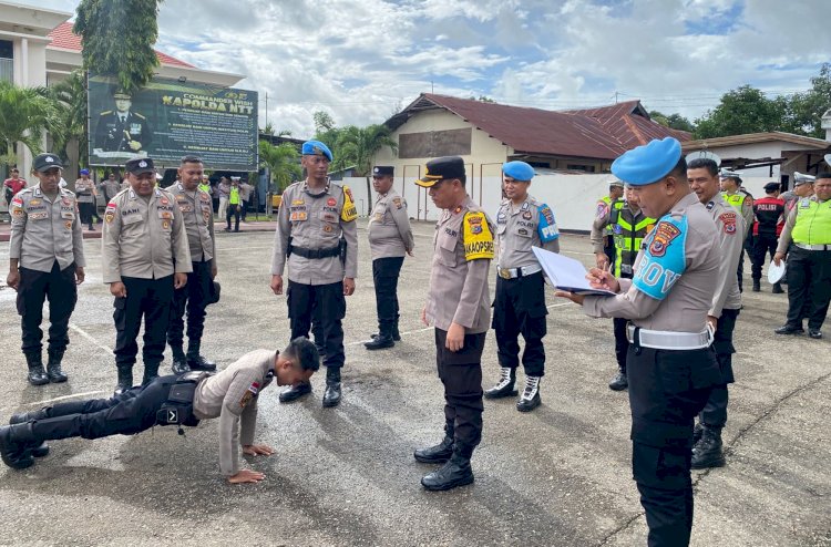 Uji Disiplin Anggota di Tengah Gelaran Ops Keselamatan 2026, Wakapolres Belu bersama Propam Cek Sikap Tampang dan Surat-surat