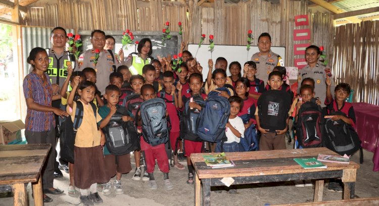 Hadirkan Senyum dan Semangat Belajar di Hari Kasih Sayang, Kapolres Belu Bagikan Perlengkapan Sekolah hingga Coklat untuk Anak-anak SD Swasta Tuan Nurak