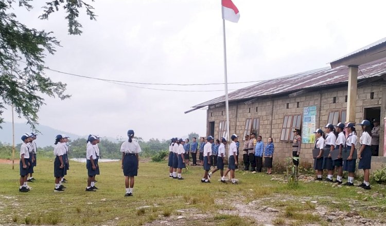 Hadir Membentuk Generasi Penerus Bangsa yang Unggul dan Berkarakter, Polres Belu dan Polsek Jajaran Serentak Turun jadi Pembina Upacara di Sekolah-sekolah