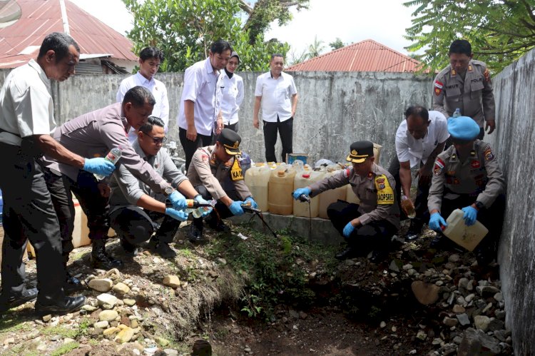 Jelang Perayaan Nyepi dan Idul Fitri, Polres Belu Gelar Acara Pemusnahan Ribuan Liter Minuman Keras Hasil Kegiatan Rutin yang Ditingkatkan