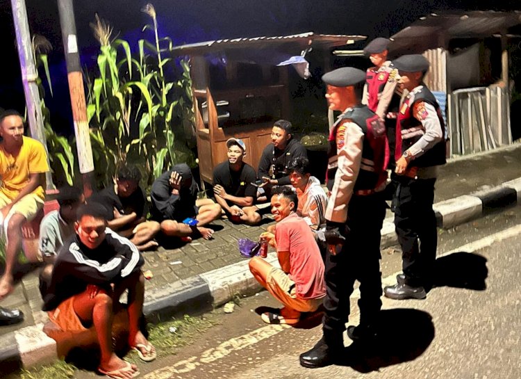 Stop Nongkrong hingga Tengah Malam Sambil Mengkosumsi Miras, Imbau Tim Perintis Polres Belu ke Masyarakat Saat Gelar Patroli Dialogis