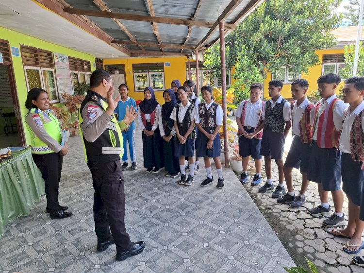 Police Goes To School, Sat Lantas Polres Belu Tekankan Pentingnya Disiplin Berlalu Lintas ke PKS SMPN 1 Atambua