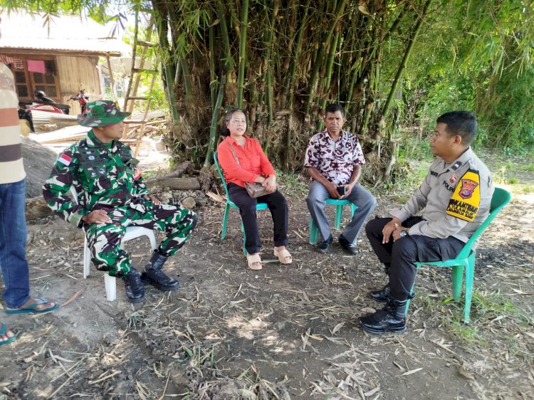 Ada Gangguan Kamtibmas Segera Lapor Kami, Pesan Bhabinkamtibmas Tulamalae Polres Belu dan Babinsa TNI Saat Sambang ke Warga Binaannya