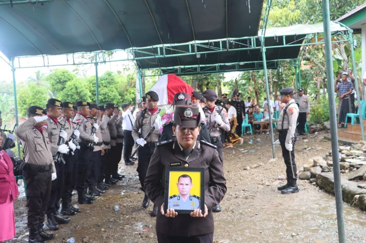 Beri Penghormatan Terakhir, Polres Belu Gelar Upacara Pemakaman Almarhum PELDA Purnawirawan Rofinus Selem
