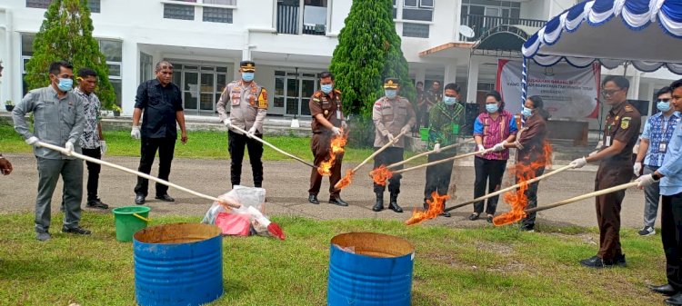 Wujud Sinergi Polri dan Kejaksaan dalam Penegakan Hukum, Wakapolres Belu Wakili Kapolres Hadiri Pemusnahan 71 Barang Bukti Perkara Pidana yang Telah Inkracht