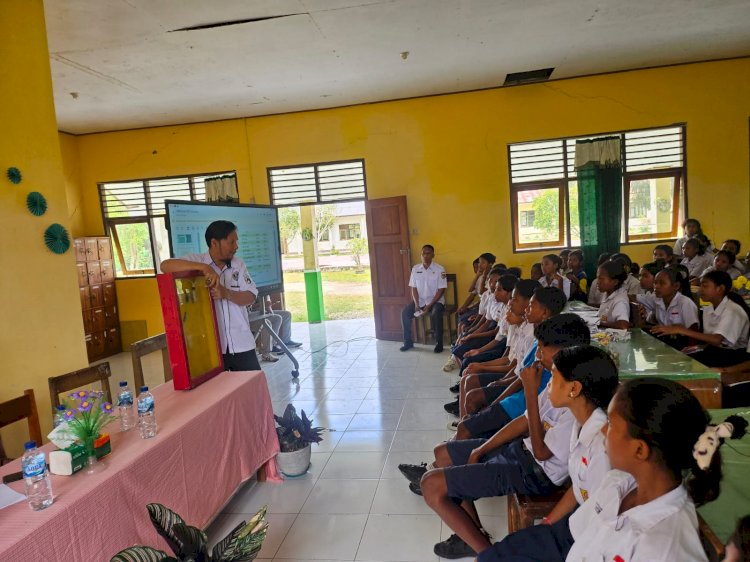 Peduli Masa Depan Generasi Penerus Bangsa, Satres Narkoba Polres Belu Sosialisasikan Dampak Buruk Narkoba kepada Pelajar SMPN Haliwen