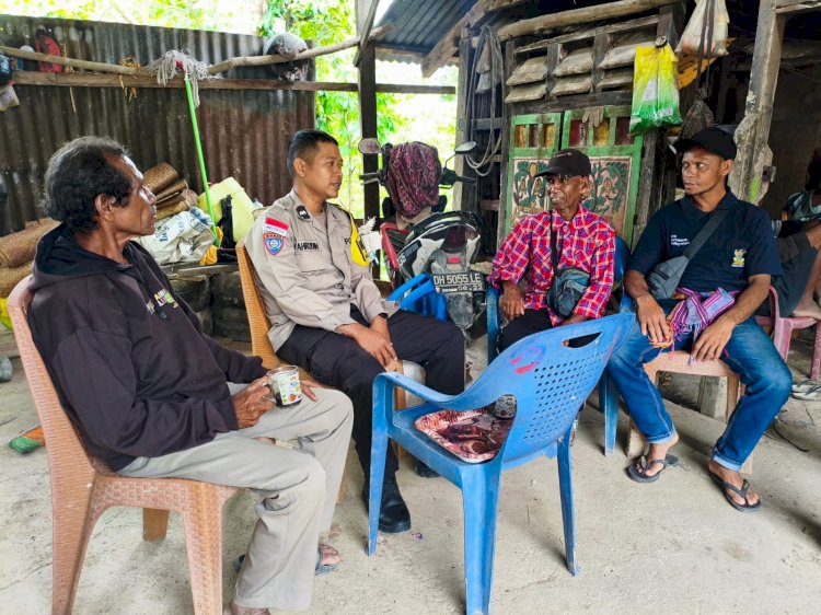Duduk Bersama Eratkan Kebersamaan, Bhabinkamtibmas Nanaet Polres Belu Ajak Warga Jaga Kamtibmas dan Waspadai Bencana Alam