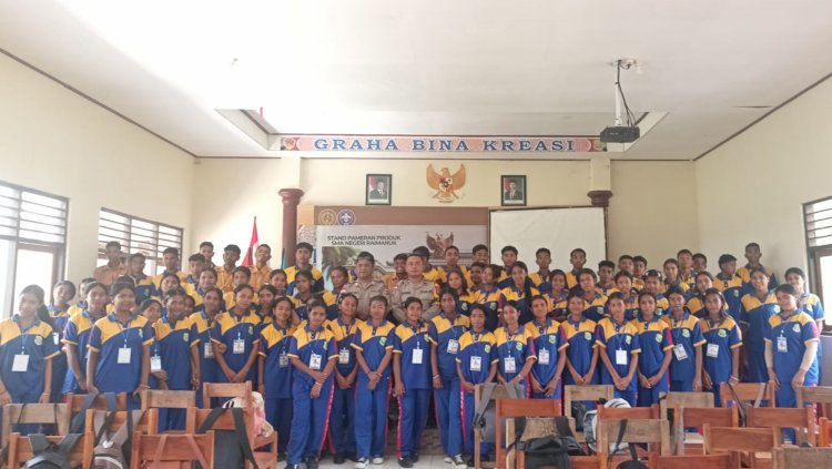 Peduli Masa Depan Generasi Muda, Polsek Raimanuk Ajak Siswa Baru SMAN Raimanuk Jauhi Kenakalan Remaja dan Patuhi Aturan Lalu Lintas