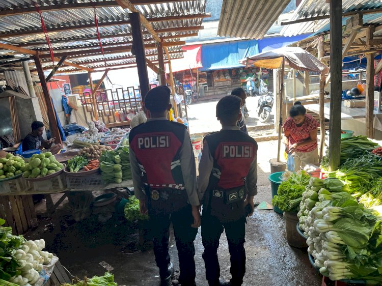 Sisir Kompleks Pasar Baru, Unit Turjawali Samapta Polres Belu Imbau Masyarakat Lapor Polisi Bila Terjadi Gangguan Kamtibmas