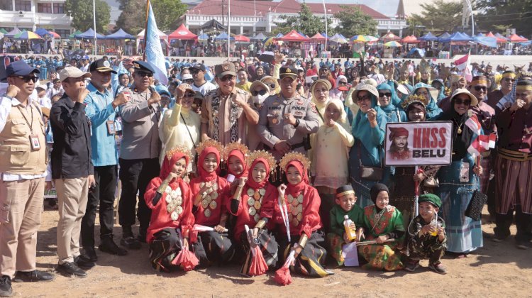 Sedot Perhatian Ribuan Warga, Karnaval Kebangsaan Sambut HUT RI ke 81 Dijaga dan Dikawal Ketat Personel Polres Belu