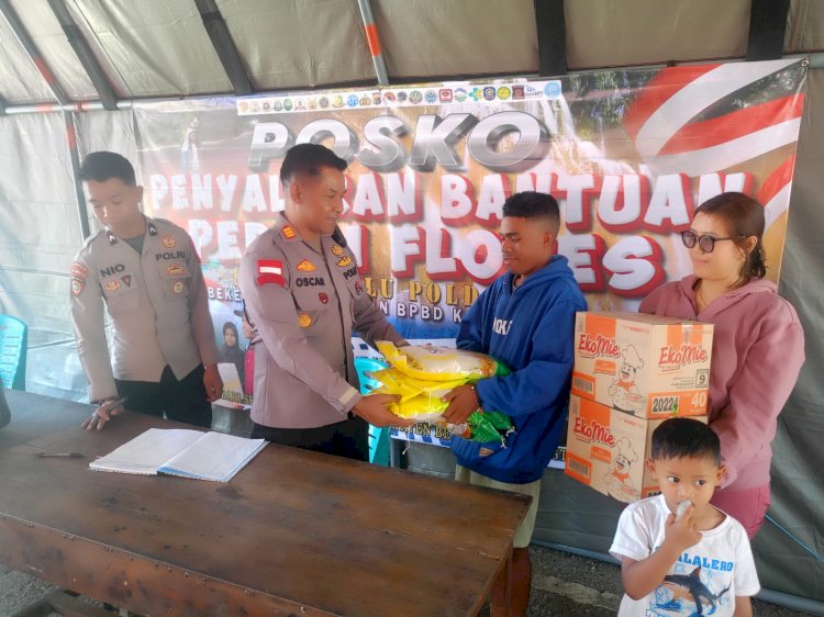 Buka Posko Penyaluran Bantuan, Kapolres Belu Ajak Anggota dan Masyarakat Bergandengan Tangan Bantu Korban Bencana Flores