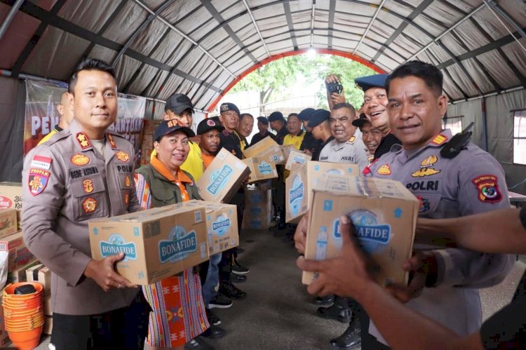 Setelah Galang Donasi, Kapolres Belu Lepas Bantuan Kloter Pertama dari Polri dan Masyarakat untuk Korban Gempa Flores