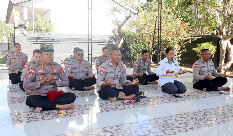 Pray For Flores, Kapolres Belu bersama Anggota Serentak Gelar Doa Bersama untuk Korban Bencana Gempa Flores