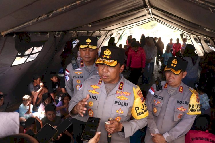 Polri Jaga Rumah Warga dan Bersihkan Puing, Hadir di Tengah Pemulihan Pascagempa Flores