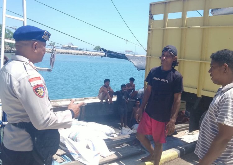 Sat Polairud Polres Belu Turun ke Dermaga Atapupu, Imbau Masyarakat Utamakan Keselamatan Berlayar