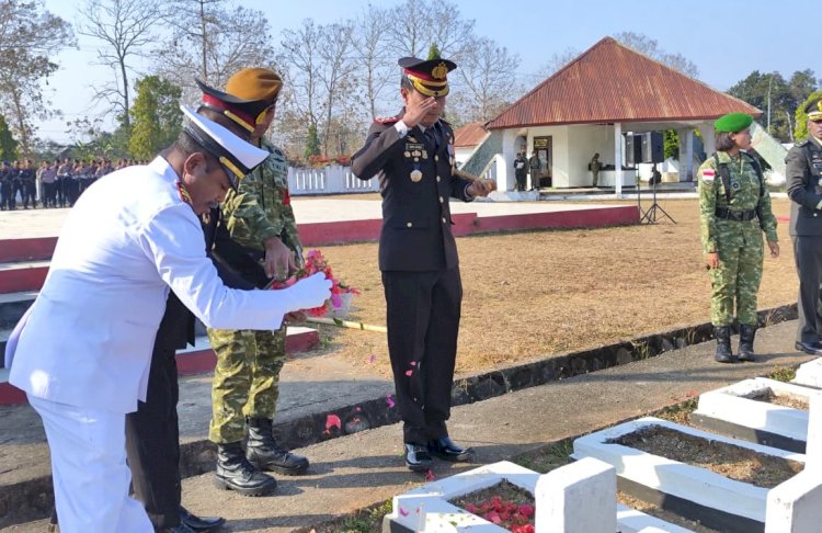 Jelang Peringatan HUT TNI ke 81, Kapolres Belu Hadiri Ziarah dan Tabur Bunga di Taman Makam Pahlawan Seroja