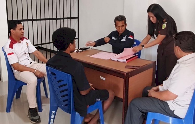 Berkas Perkara Rampung, Penyidik PPA Sat Reskrim Polres Belu Serahkan Tersangka Kasus Persetubuhan terhadap Anak ke Kejaksaan Negeri Belu