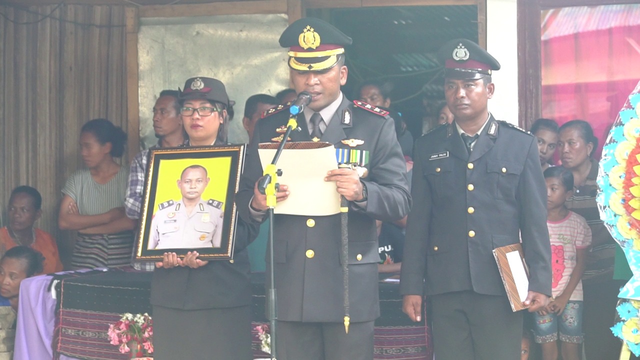 Kapolres Belu Pimpin Upacara Pemakaman Almarhum AIPTU Daniel Mota