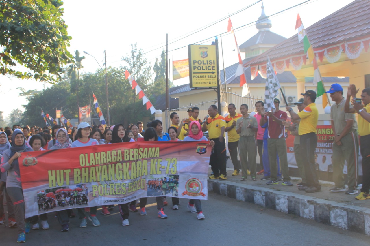 Momen Hari Bhayangkara ke 73, Polres Belu, TNI dan Brimob Gelar Olahraga Bersama