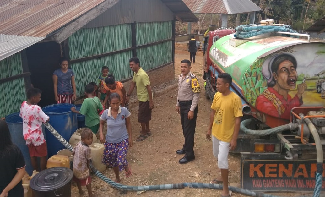 Turun Hingga Sore Hari, BRIPKA Richard Pah Kawal Penyaluran Air Bersih untuk Warga Binaannya