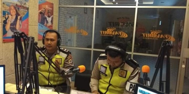 Lewat Radio Favorit FM Atambua, Sat Lantas Polres Belu Ajak Masyarakat Tertib Berlalu Lintas