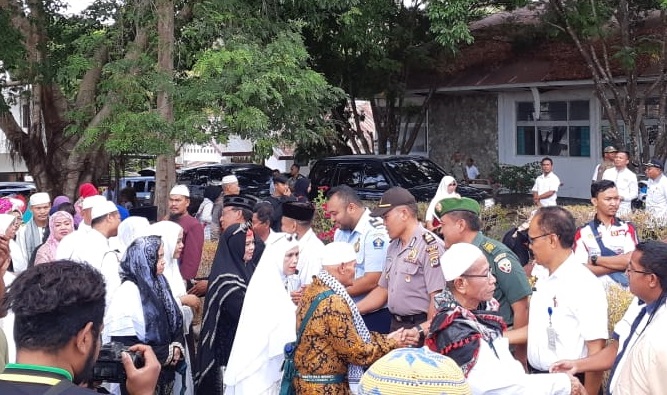 Wakili Kapolres Belu, Kabag Ren Sambut Kepulangan 39 Jamaah Haji Asal Kabupaten Belu