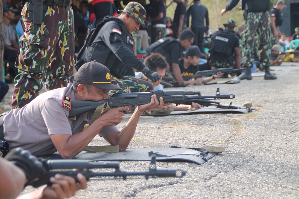 Tunjukkan Kekompakkan, Polres Belu dan Jajaran TNI Kembali Gelar Latihan Menembak Bersama