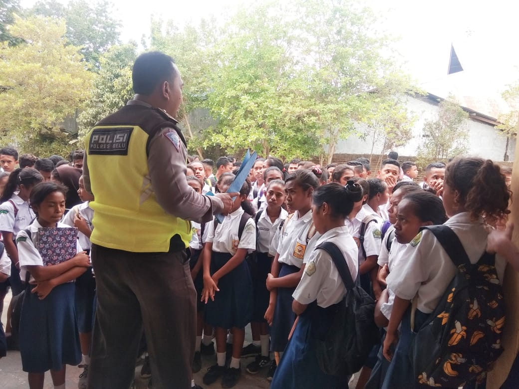 Ops Zebra 2019, Sat Lantas Polres Belu Sosialisasi Kamseltibcar Lantas kepada Pelajar SMP Bina Karya