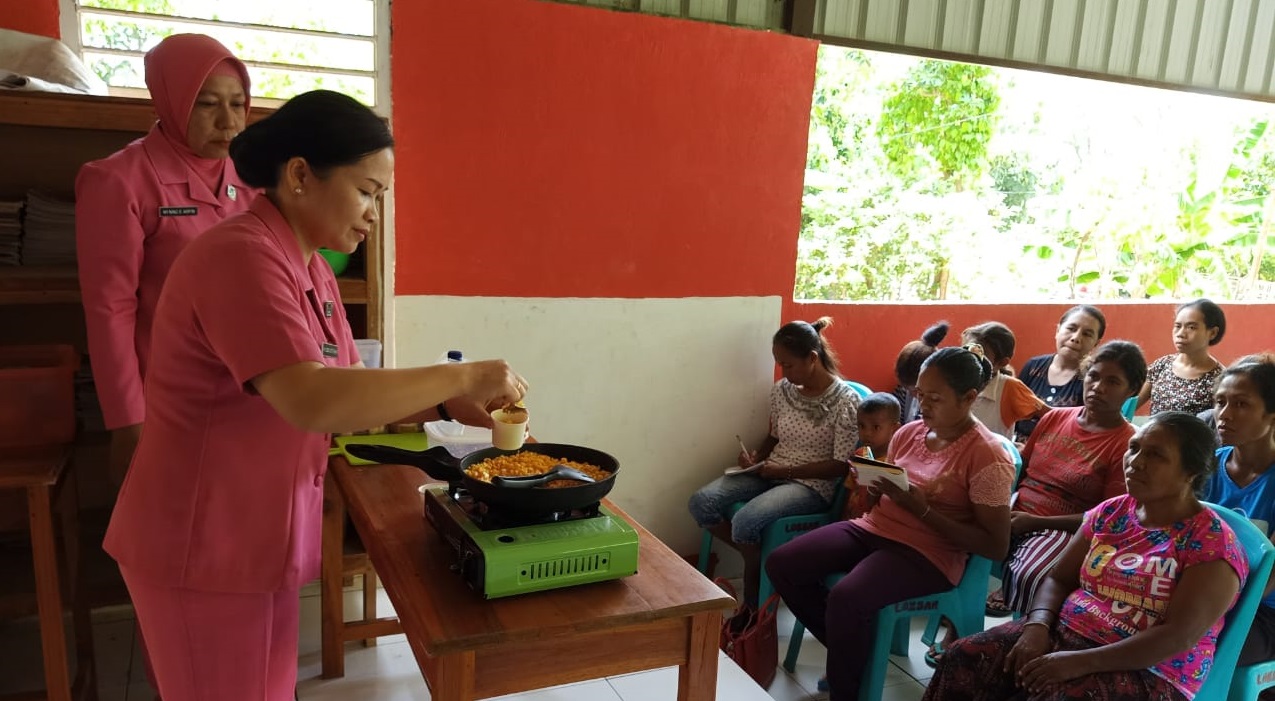 Buka Peluang Usaha, Ketua Bhayangkari Cabang Belu Latih Siswa Kesetaraan Cara Membuat Aneka Makanan
