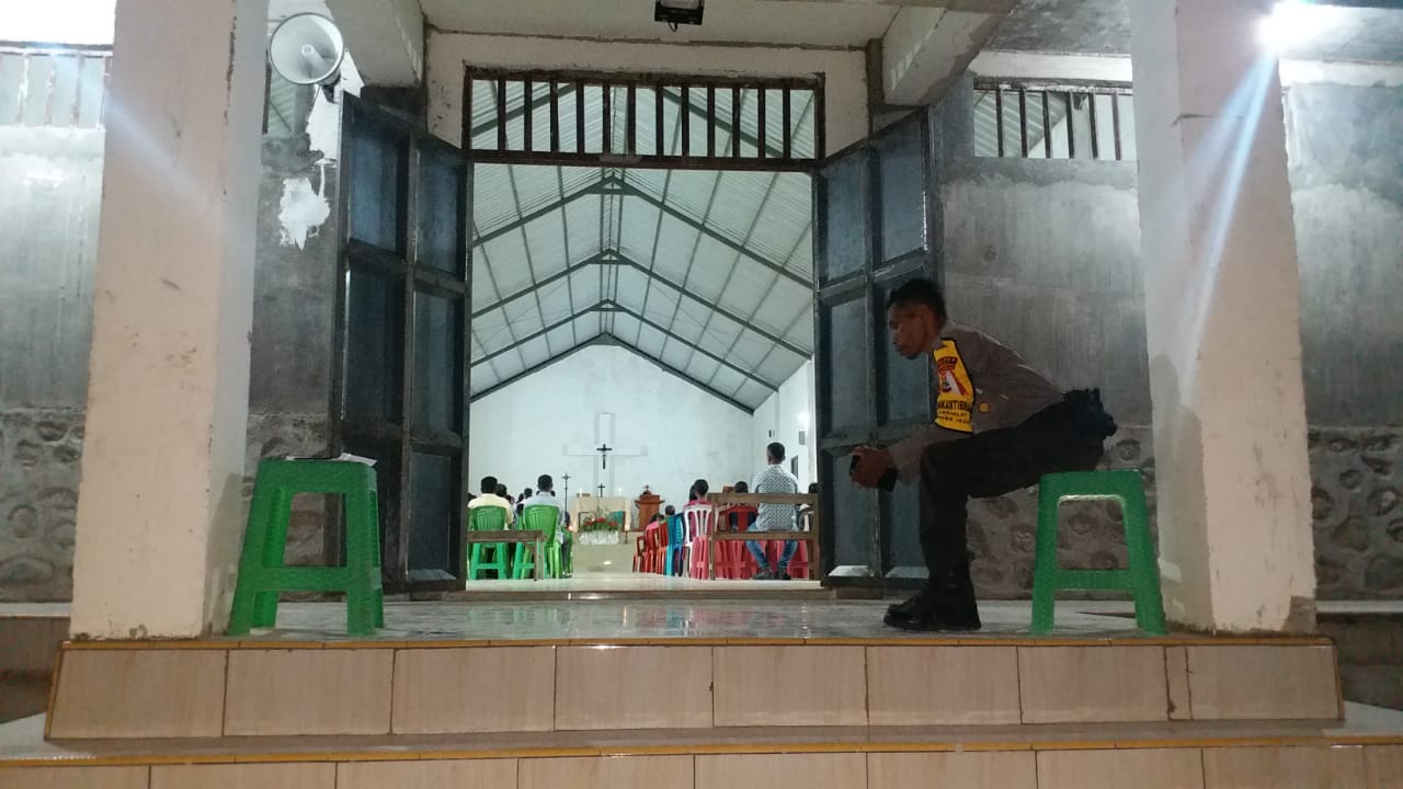 Polsek Lasiolat Amankan Misa Syukur Pesta St.Yohanes Don Bosco Peiindung OMK Paroki Lahurus